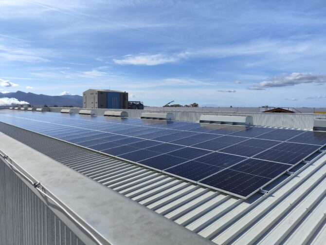 Φωτοβολταϊκά σε στέγη